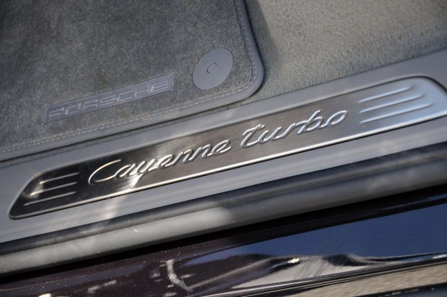  Porsche Cayenne 2011 года  (фото 37 из 107)